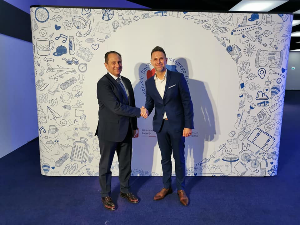 odznaka2 Prezes PUHiT odbiera medal "Za zasługi dla polskiej turystyki".